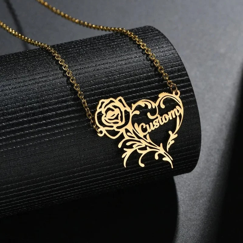 Custom Name Rose Heart Charm N - Birth Flower Necklace recension och pris